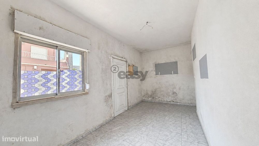 Moradia T1 com pátio para remodelação
