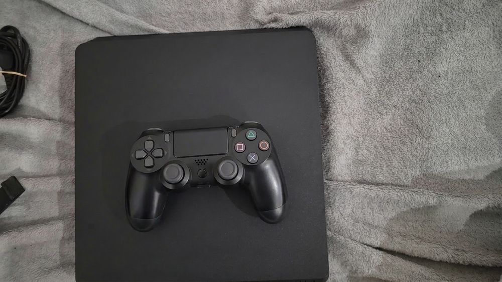 Playstatio 4 slim