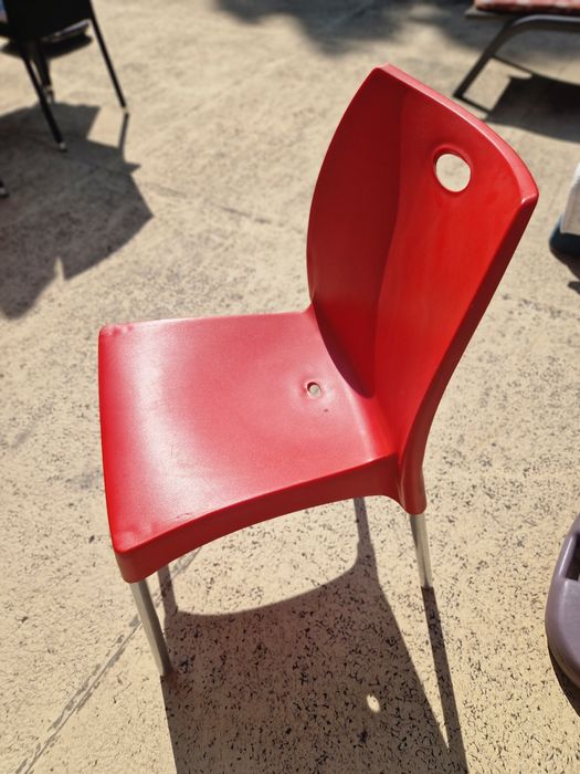 Krzesło plastikowe ,czerwone