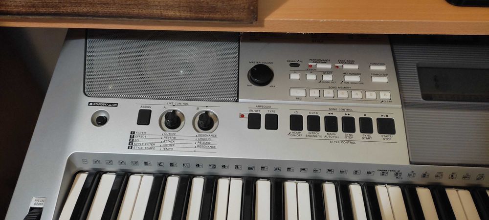 Vendo YAMAHA PSR-E413 — COMO NOVO | Excelente oportunidade!