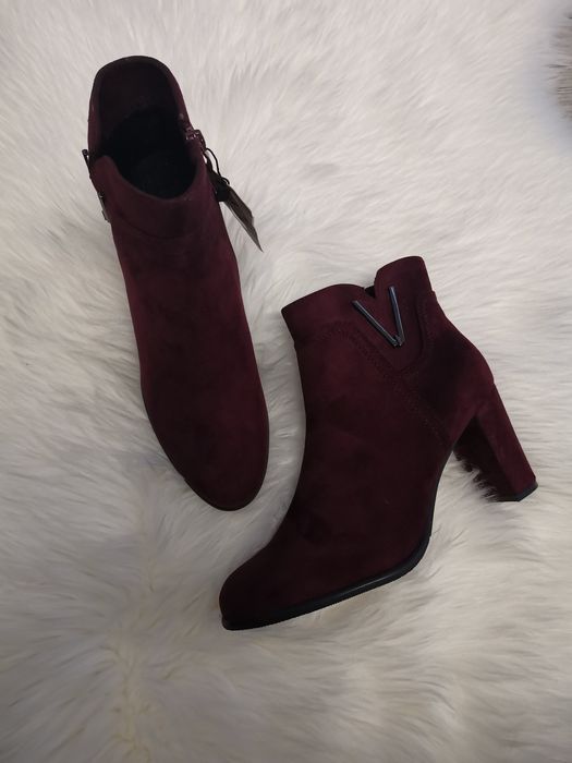 Botki w bordowym kolorze