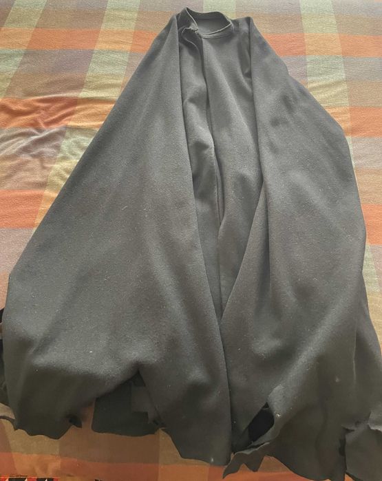 Traje académico para estudante universitário