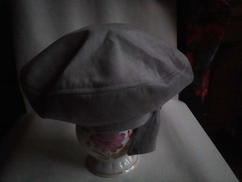 Берет жіночий із штучного велюру