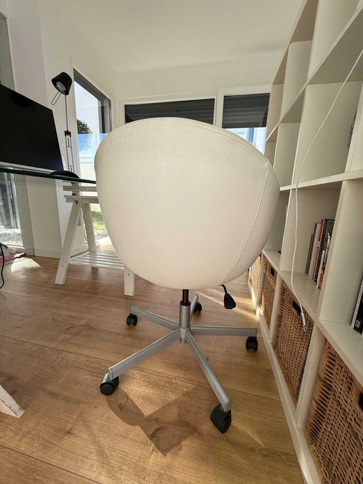 Mesa de escritório + cadeira