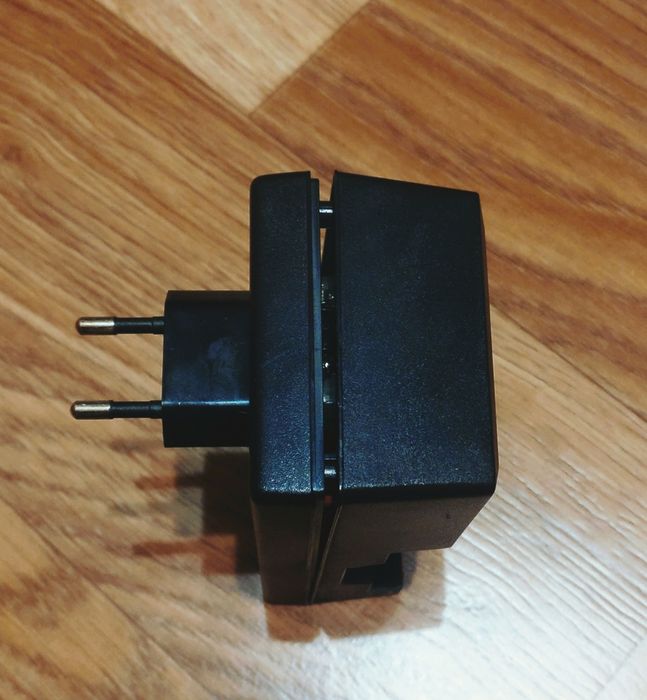 Зарядний пристрій