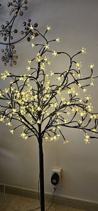Decorative tree-shaped lamp.430851718435328002