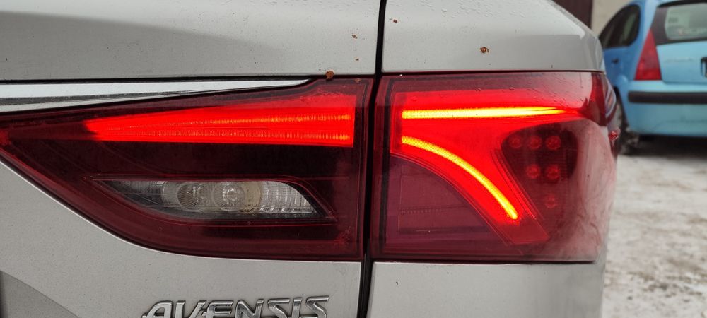 Toyota Avensis t27 lift t29 kombi lampa tył LED prawa i lewa strona