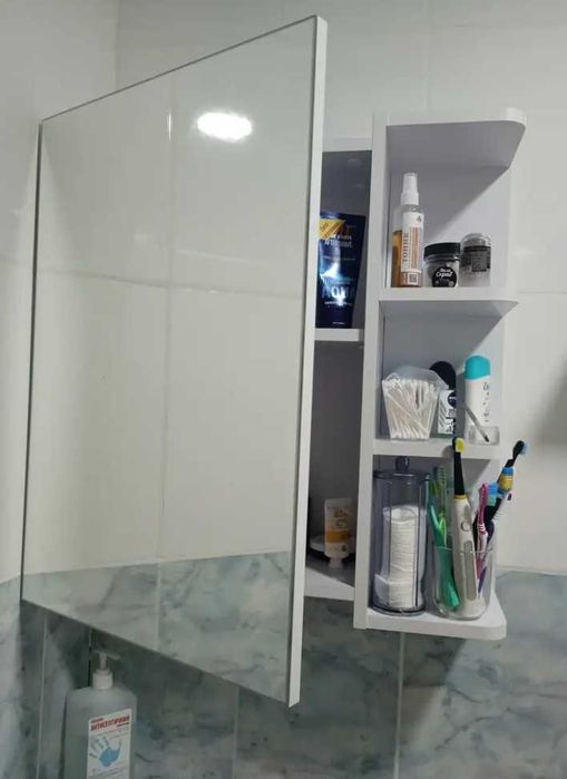 Полиця  навісна з дзеркалом, шафа у ванну, вологий ДСП, дзеркало.