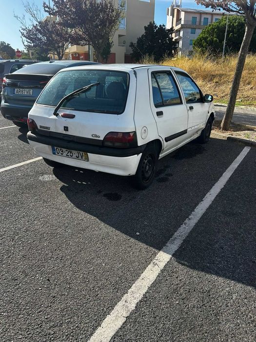 renault clio com alguns a fazeres