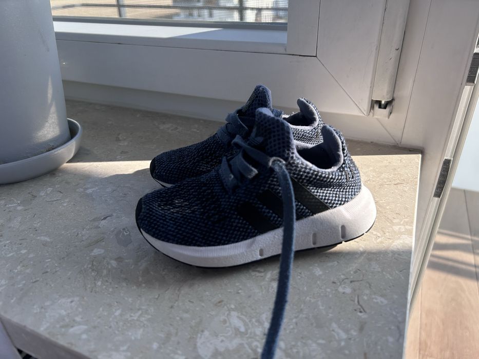 Buty wiosenne dziscięce Adidas 24 adidasy