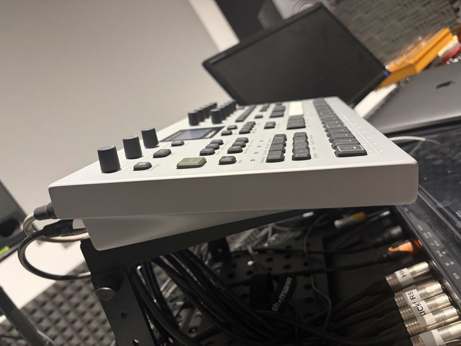 Elektron Analog Four mkII grey c/Decksaver