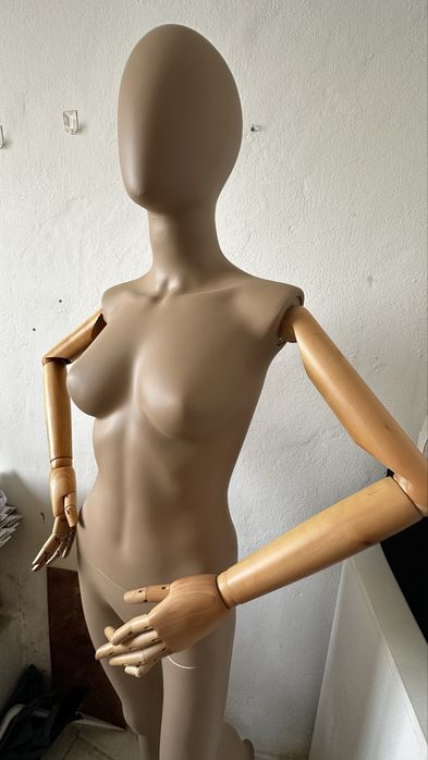 Manequin com braços flexiveis