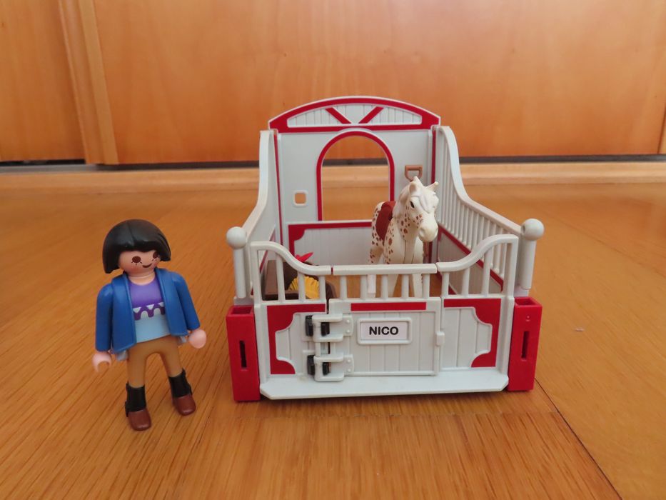 Cavalo e estábulo da playmobil