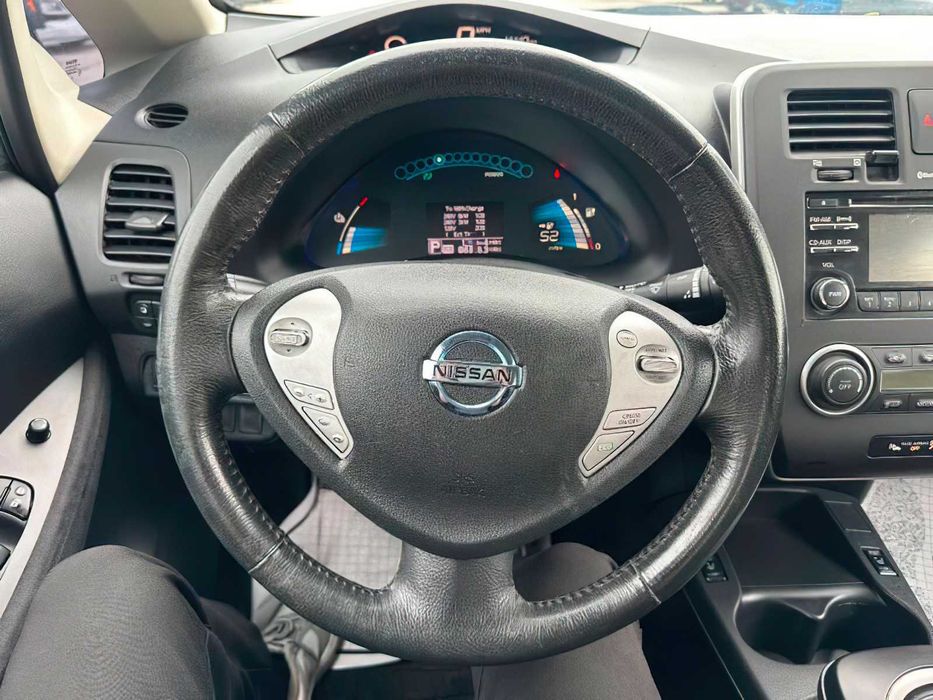 Nissan LEAF      2015