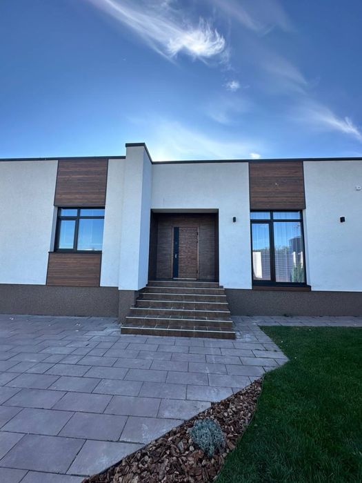 Продаж будинку 165 м2  з ремонтом, 9.5 соток, Стоянка, закрите КМ