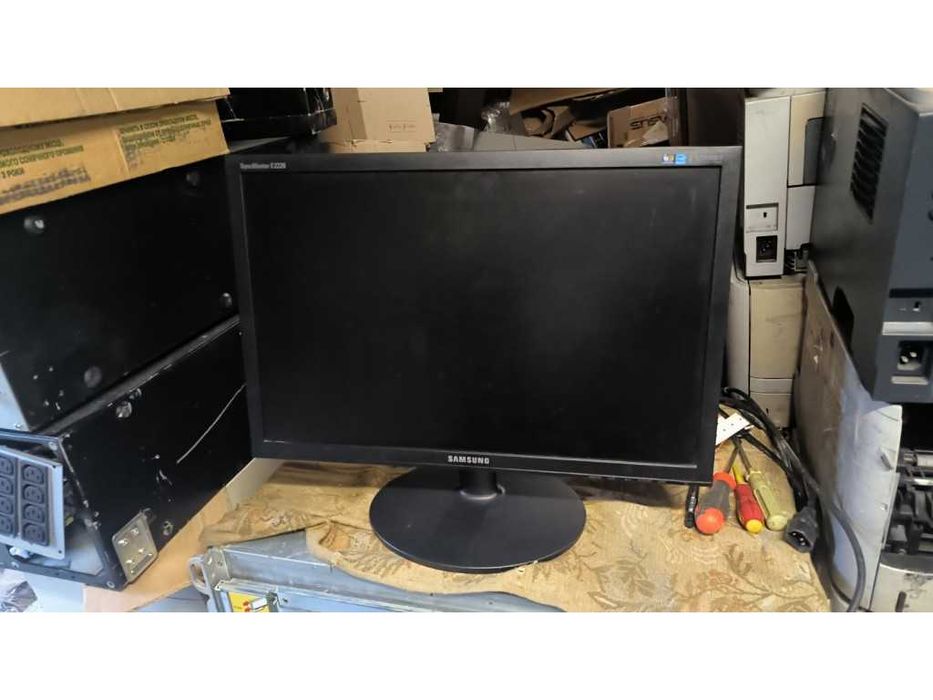 Монiтори SAMSUNG SyncMaster E2220NW, є кількість