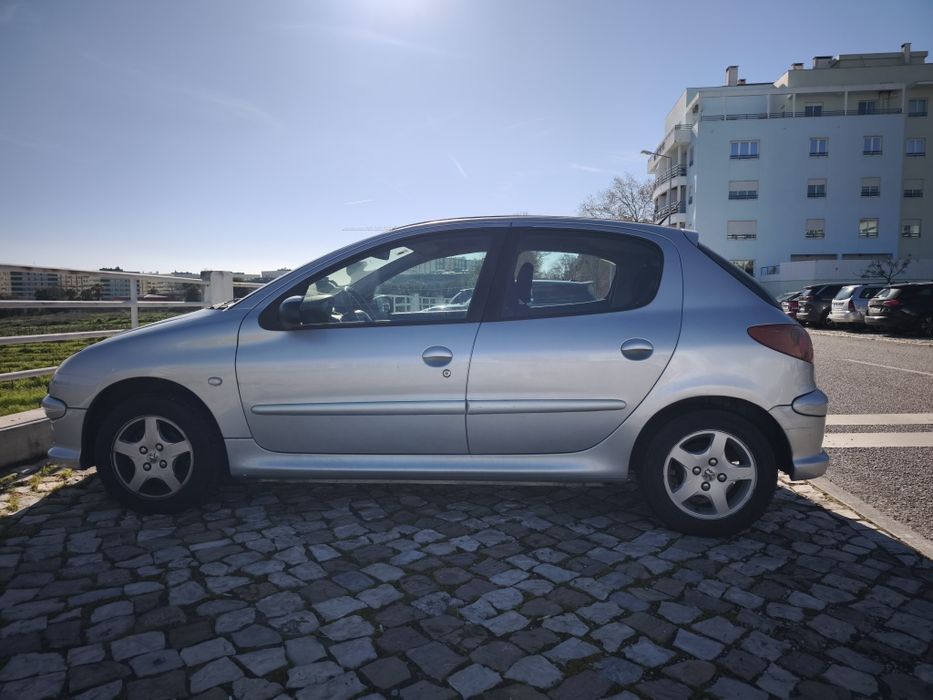 Peugeot 206 1.1 | Versão Black and Silver