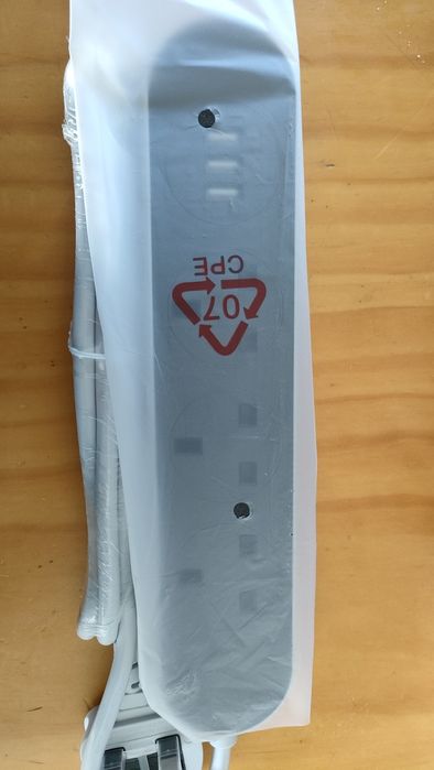 Tomada elétrica com entrada USB