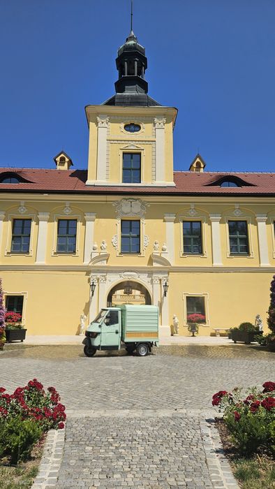 Prosecco Van Piaggio Ape 50