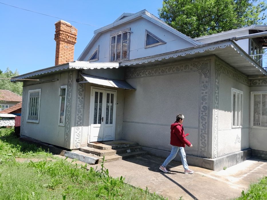 Оренда,Продаж.Будинок з господарськими примішенням садом,городом,гаражем і криницею