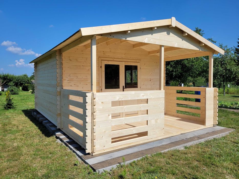 OD ręki PIĘKNY domek drewniany LETNISKOWY z tarasem*6x4*24m2*bal 34 mm
