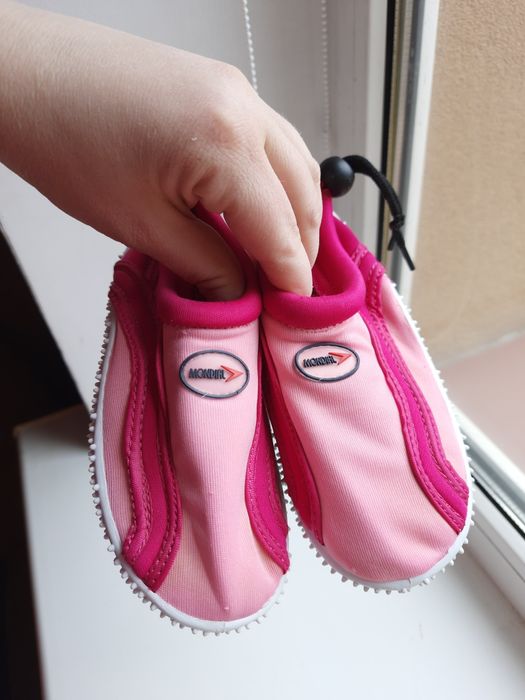 Тапочки для басейну