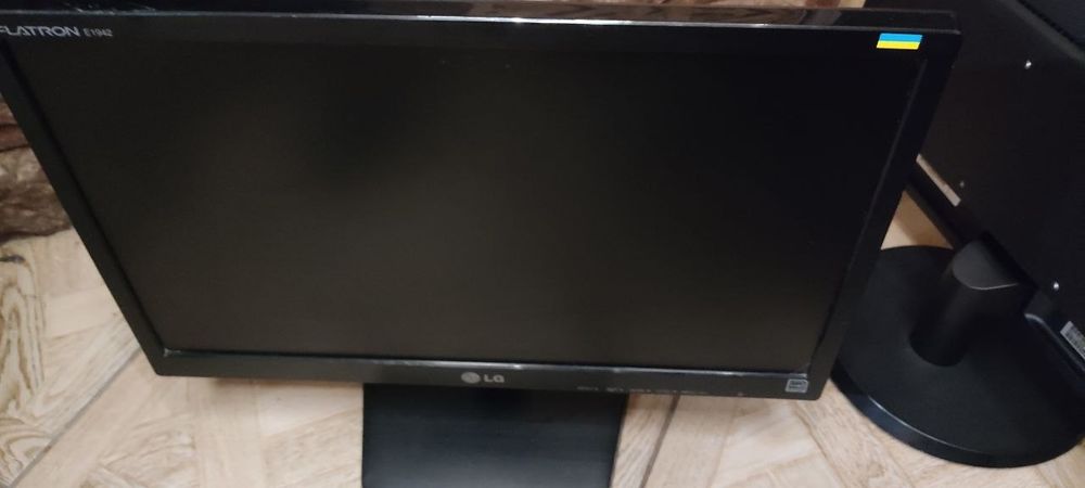 Монитор 19" LG Flatron E1942C-BN (LED, торг)