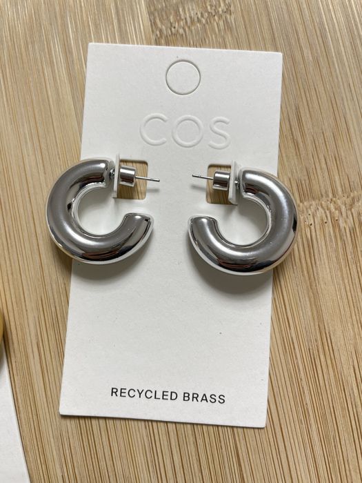 Продам сережки Cos