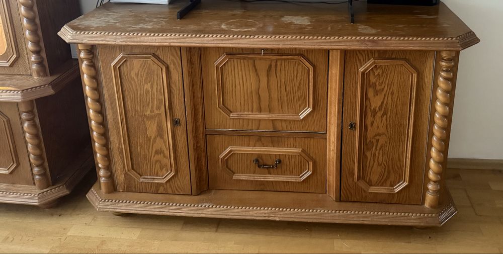 Dąb Rustykalny zestaw mebli  komoda+ witryna+ stol z krzeslami