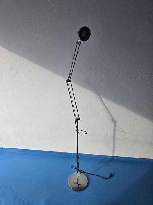 Candeeiro de pé alto