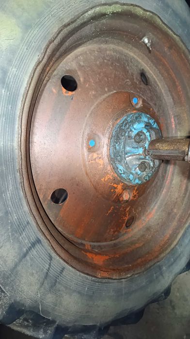 Мтз 80 на запчастини або під відновлення на 95% комплектний