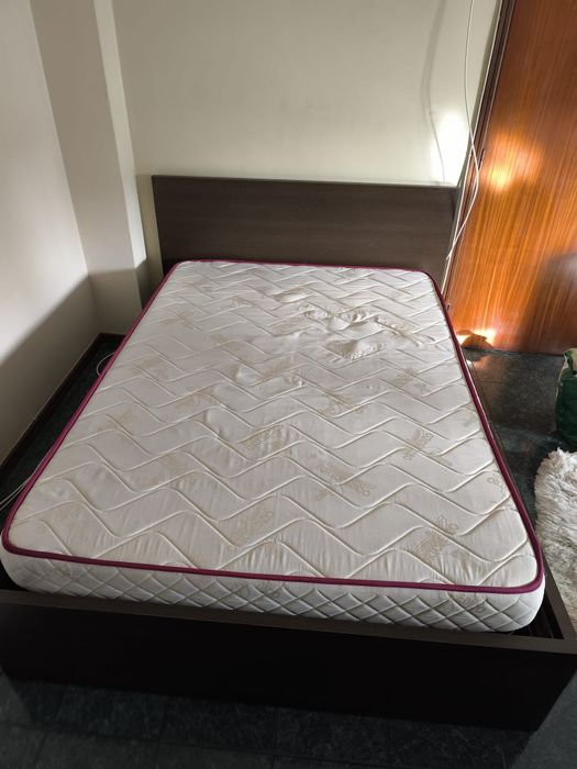 Cama de casal 140x190 com 4 gavetões