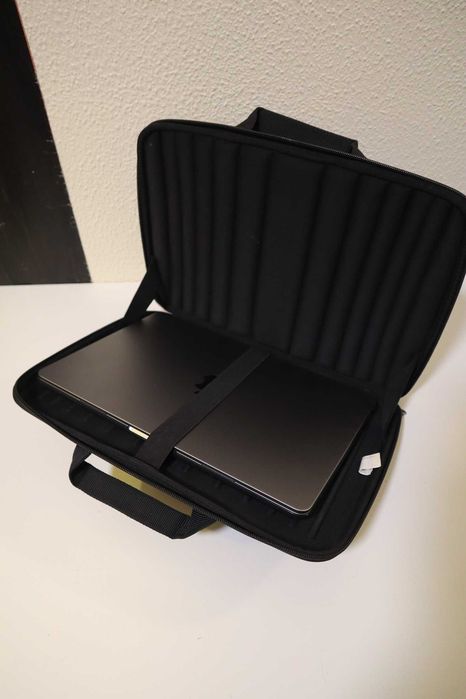 Capa Semi-rígida Case Logic para portáteis até 13" polegadas430408878293012483