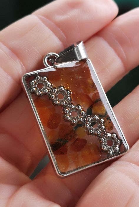 Piękna zawieszka. Bursztyn