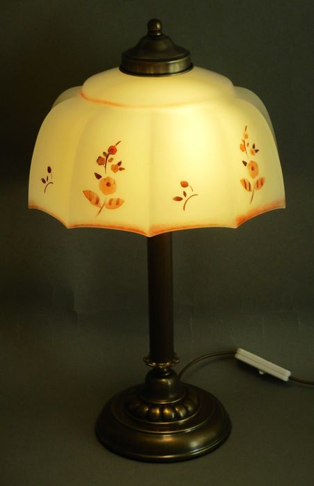 Rasowa, klasyczna, gabinetowa, stara (przedwojenna ?) lampka z mosiądzu.