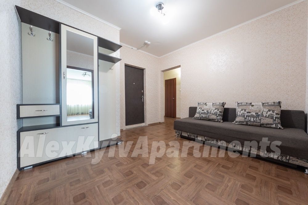 Подобово. 2х кімнатна,квартира на ВДНГ,Генератор!Метро Іподром,Теремки