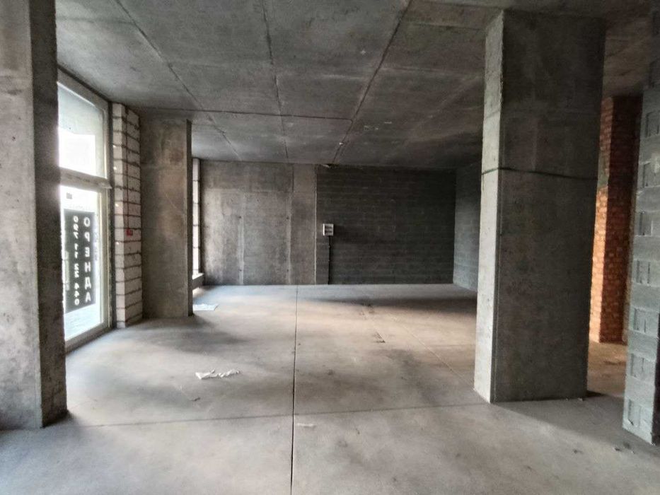 ЖК «Варшавський». Фасадне приміщення Open Space 71 м²