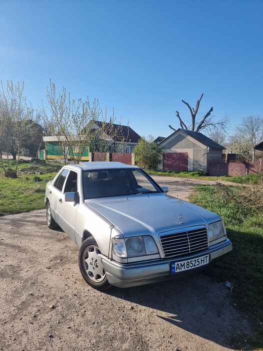 Mercedes(мерседес) w124 e220