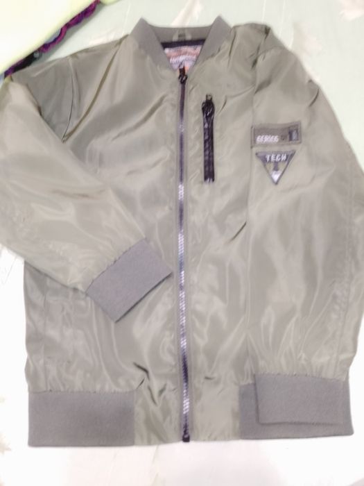 Куртка-ветровка р. 130-140