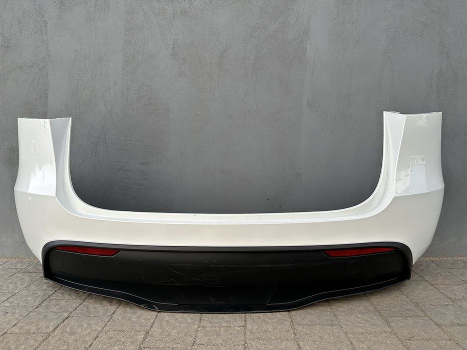 Tesla Model Y 2023+ бампер задній в колір Тесла Модел У запчастини бампери