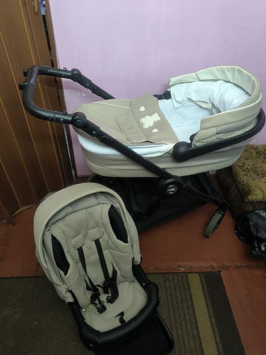 Срочно продам детскую каляску 2в1