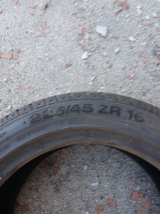 Vendo pneus semi-novos 225/45/16 Continental