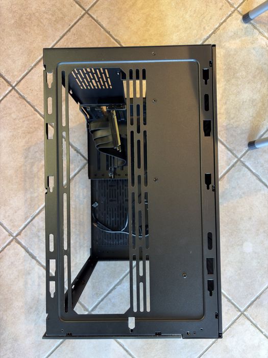 Caixa LianLi PC-011 Dynamic Razer Edition + GPU Riser
