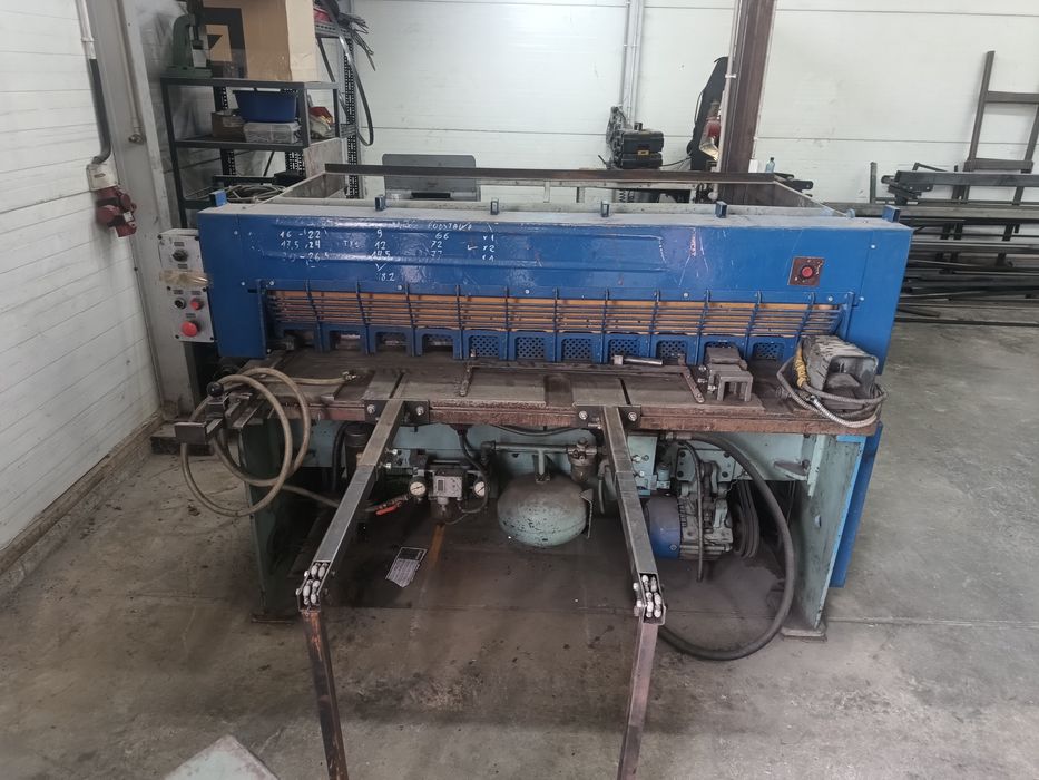 Gilotyna, nożyce gilotynowe