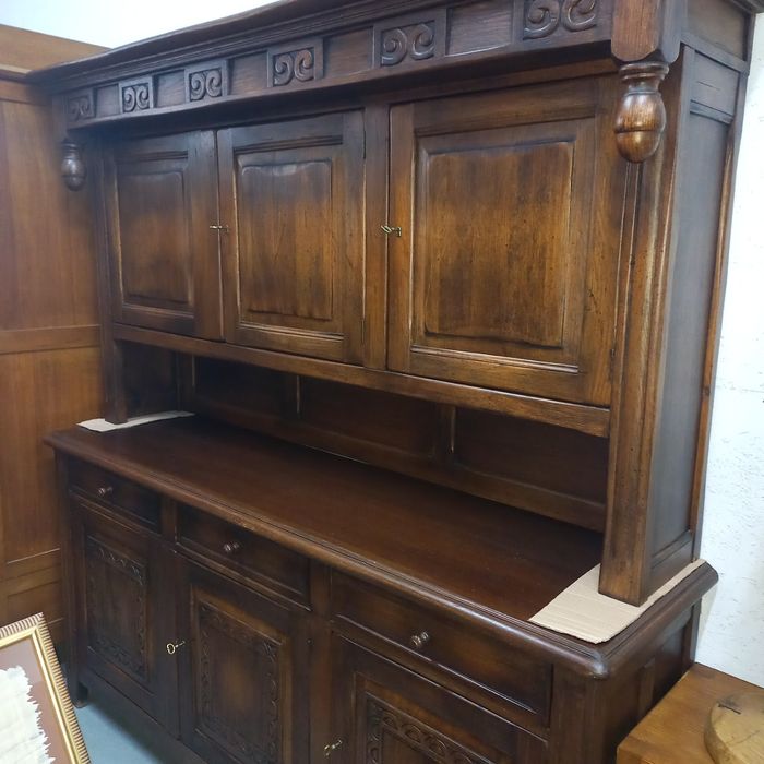 Kredens z litego drewna