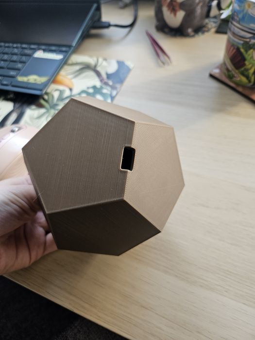 Stojak na magsafe z drukarki 3D