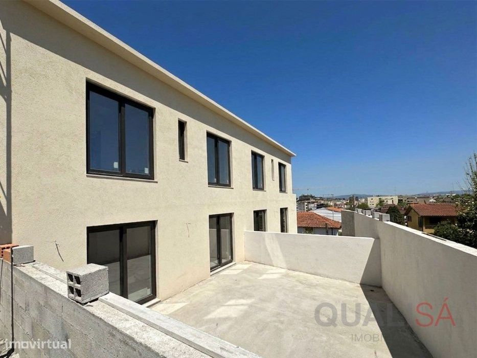 Apartamento T2 novo com logradouro e lugar de garagem em Ferreiros ...