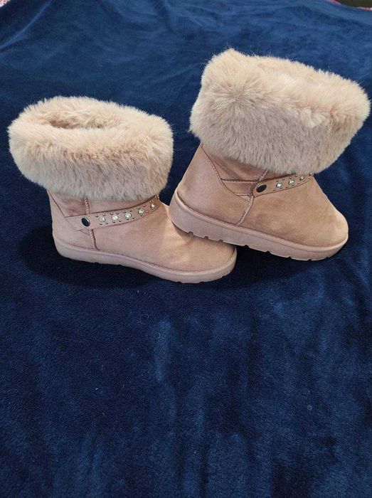 Зимние женские угги