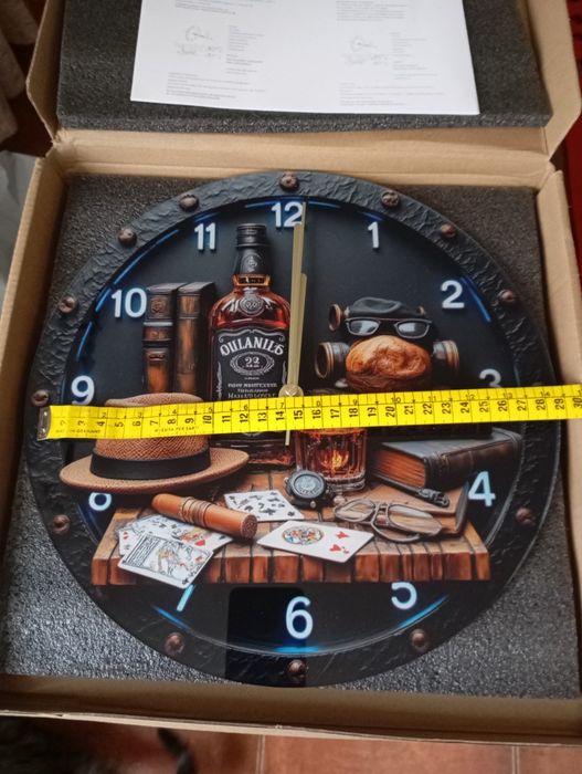 Vários relógios de parede Jack Daniels