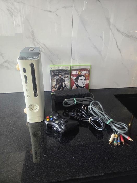 Konsola Xbox 360 biala Pad bezprzewodowy Gry kable sprawne!